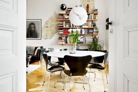 Cocina industrial y suelo de cemento suelo de cemento sofá fritz hansen sillas 7 arne jacobsen silla panton negro muebles de diseño danés de los 50 muebles de diseño mesa fritz hansen lámparas floss diseño lámparas de diseño lámpara foco de cine decoración estilo nórdico electrodomésticos de acero inoxidable diván barcelona decoración de interiores cocina industrial cocina acero inoxidable artículos de diseño danés stelton arne jacobsen