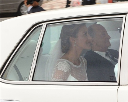 D. Felipe y Dña. Letizia en la boda de Alvaro Fuster y Beatriz Mira. Vídeo