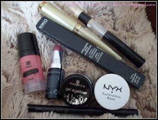 Maquillaje en tonos morados, rosas y negros con diferente base Maquillaje en tonos morados, rosas y negros con diferente base