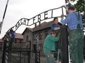 Neonazis suecos podrían inductores robo letrero Auschwitz