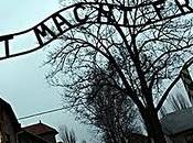 Policía Polonia recuperó cartel entrada campo concentración Auschwitz