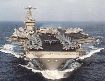 Aviones, marines y puntapiés.