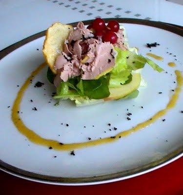 Ensalada con virutas de foie y manzanas