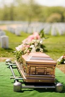 Echarle a uno el muerto