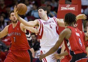 SCOLA SE DESTACÓ EN LA CAÍDA DE HOUSTON ROCKETS