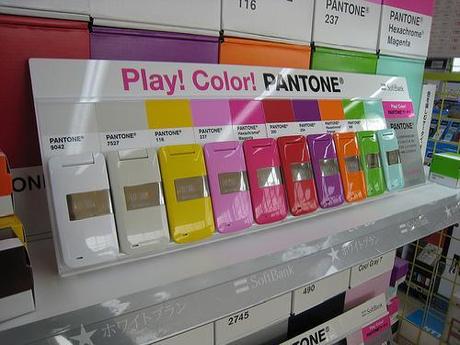 Artículos pantone: cajas, tazas, bolsos, cuadernos, monederos, imanes, camisetas...