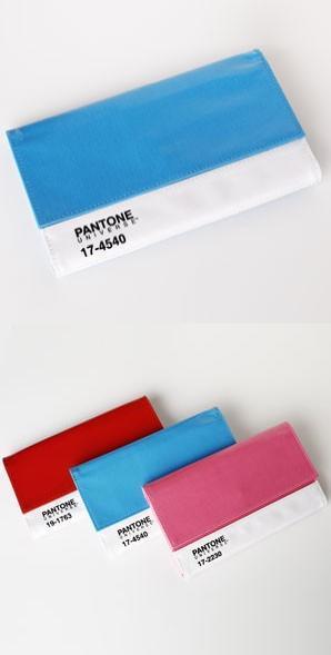 Artículos pantone: cajas, tazas, bolsos, cuadernos, monederos, imanes, camisetas...