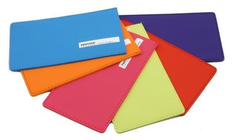 Artículos pantone: cajas, tazas, bolsos, cuadernos, monederos, imanes, camisetas...