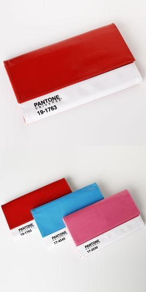 Artículos pantone: cajas, tazas, bolsos, cuadernos, monederos, imanes, camisetas...