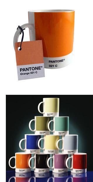 Artículos pantone: cajas, tazas, bolsos, cuadernos, monederos, imanes, camisetas...