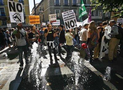 España restringe los derechos de los inmigrantes con la reforma de la Ley de Extranjería