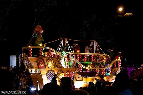 Foto Fotos de la Cabalgata de Reyes 2010, la cabalgata de los paraguas