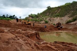 Entre diamantes / Moncho Satoló
