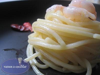 Spaguettis con gambas ajillo