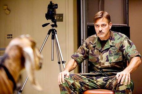 “Los hombres que miraban fijamente a las cabras” –  Otro estreno que se atrasó – Trailer y póster