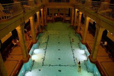 20100122105308-spa-gellert-budapest.jpg