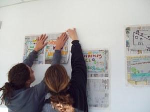 El equipo docente armando la exposición