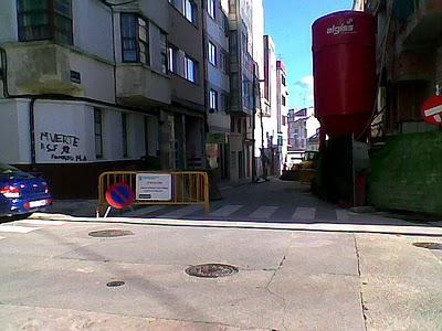 A rúa Maravillas segue cortada ó tráfico