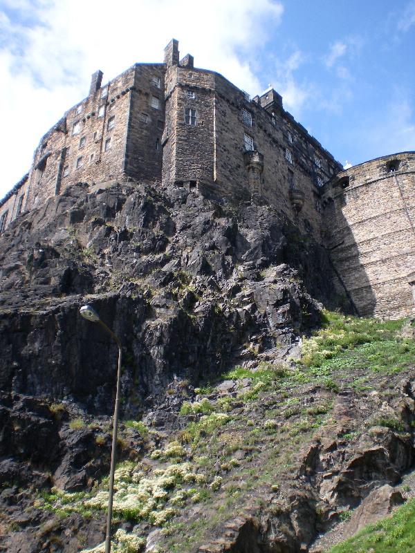 HISTORIA Y LEYENDA DEL CASTILLO DE EDIMBURGO