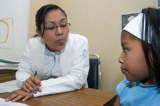 Buen control de embarazo evita daños neurológicos y trastornos del lenguaje: IMSS