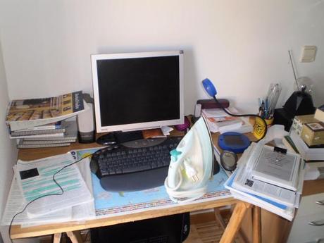 12 tareas diarias para mantener el orden en casa Escritorio en desorden