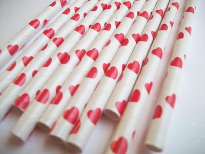 Ya llegaron las pajitas de papel con corazones