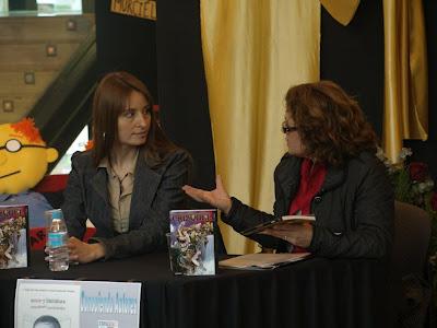 .:Salón del manga de Alicante 2012, Enkaru autora mediática:.