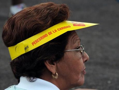 Selección de imágenes de las personas congregadas en la Plaza de la Revolución para misa del Papa