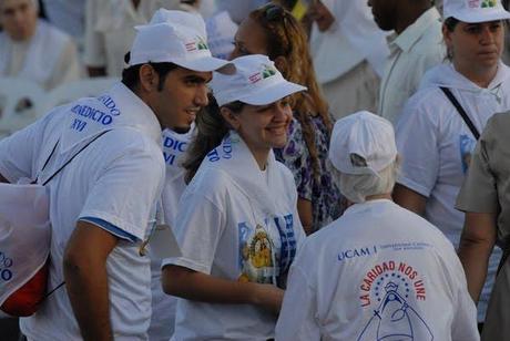 Selección de imágenes de las personas congregadas en la Plaza de la Revolución para misa del Papa