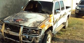 LE QUEMARON LA CAMIONETA AL SENADOR