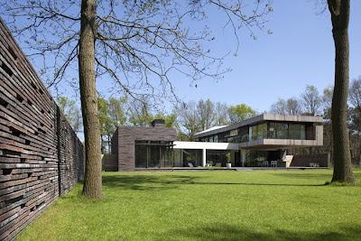 CASA MINIMALISTA EN EL BOSQUE