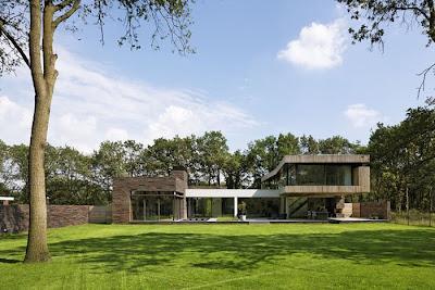 CASA MINIMALISTA EN EL BOSQUE