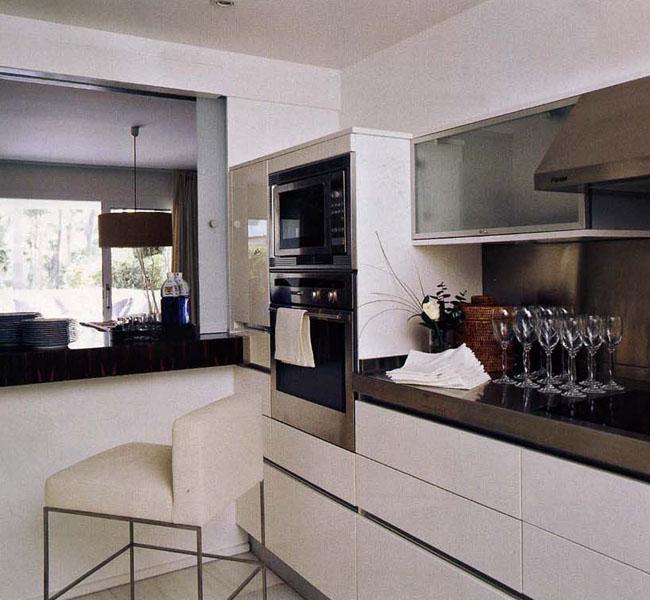 Interiorismo A-cero para el apartamento situado en Puerto Banús, Marbella – Málaga