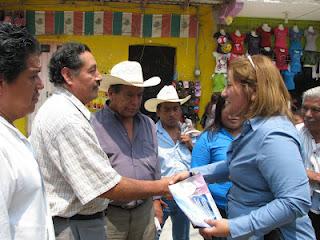 Fabiola Martínez promete ayudar a abatir pobreza en Zongolica