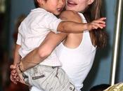 madre biológica hijos Angelina Jolie demanda paternidad