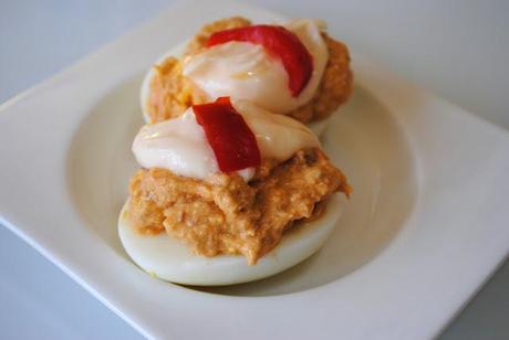 Huevos rellenos del caballero