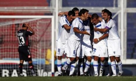 Vélez hundió un poco más a San Lorenzo