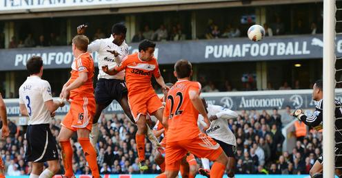 Bale y Adebayor acercan la Champions