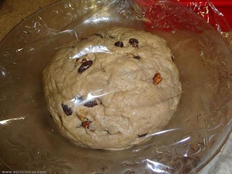Pan de nueces, pasas y canela