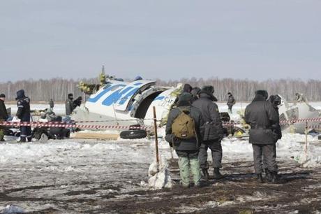 TRAGEDIA: Un avión se estrella y deja un saldo de 31 muertos