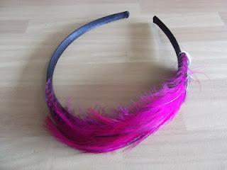 Diadema de Plumas de Conjuntadisima Diadema de Plumas de Conjuntadisima