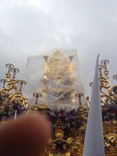 La lluvia desluce el Lunes Santo sevillano