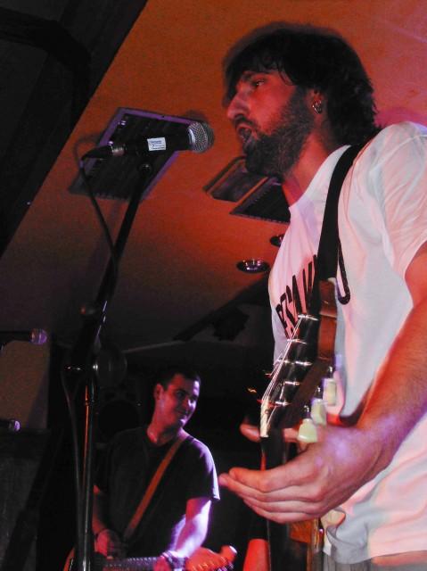 “El público está estancado en los grupos que yo llevo escuchando quince años y de ahí no sale”, David y Kiko de Mala Reputación