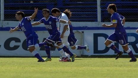 Fútbol uruguayo: Defensor Sporting venció a Liverpool y se acercó a la punta