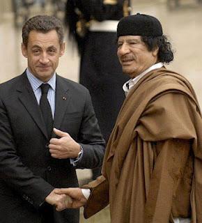Hipocresía. Sarkozy con Gadafi. Francia fue el primer país en bombardear Libia