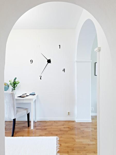 Detalles para personalizar la decoración reloj vinilo pintura a rayas dormitorio muebles reciclados mosaico en cocina marco de puerta como cuadro dormitorio en negro diseño de interiores detalles en decoración decoración sueca decoración nórdica decoración de pisos pequeños decoración de interiores decoración con colores azulejo rojo baño arco de obra en salón aparador antiguo restaurado