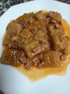 Cardo a la navarra con pimentón