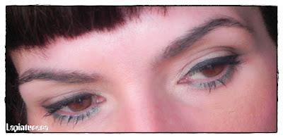 Look con labios morados, ¿en primavera?