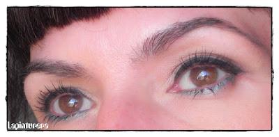 Look con labios morados, ¿en primavera?