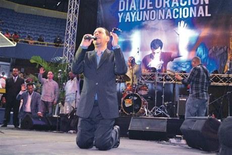 CRISTO ha puesto a los artistas ¡DE RODILLAS!